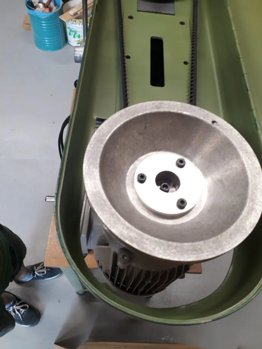 Una politja acoblada a l'eix d'un motor