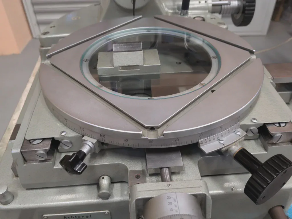 View of the Zeiss microscope coordinate table