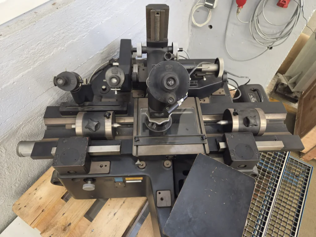 Old Zeiss Universal Measuring Microscope