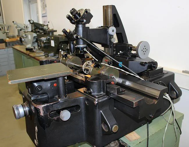Old Zeiss Universal Measuring Microscope