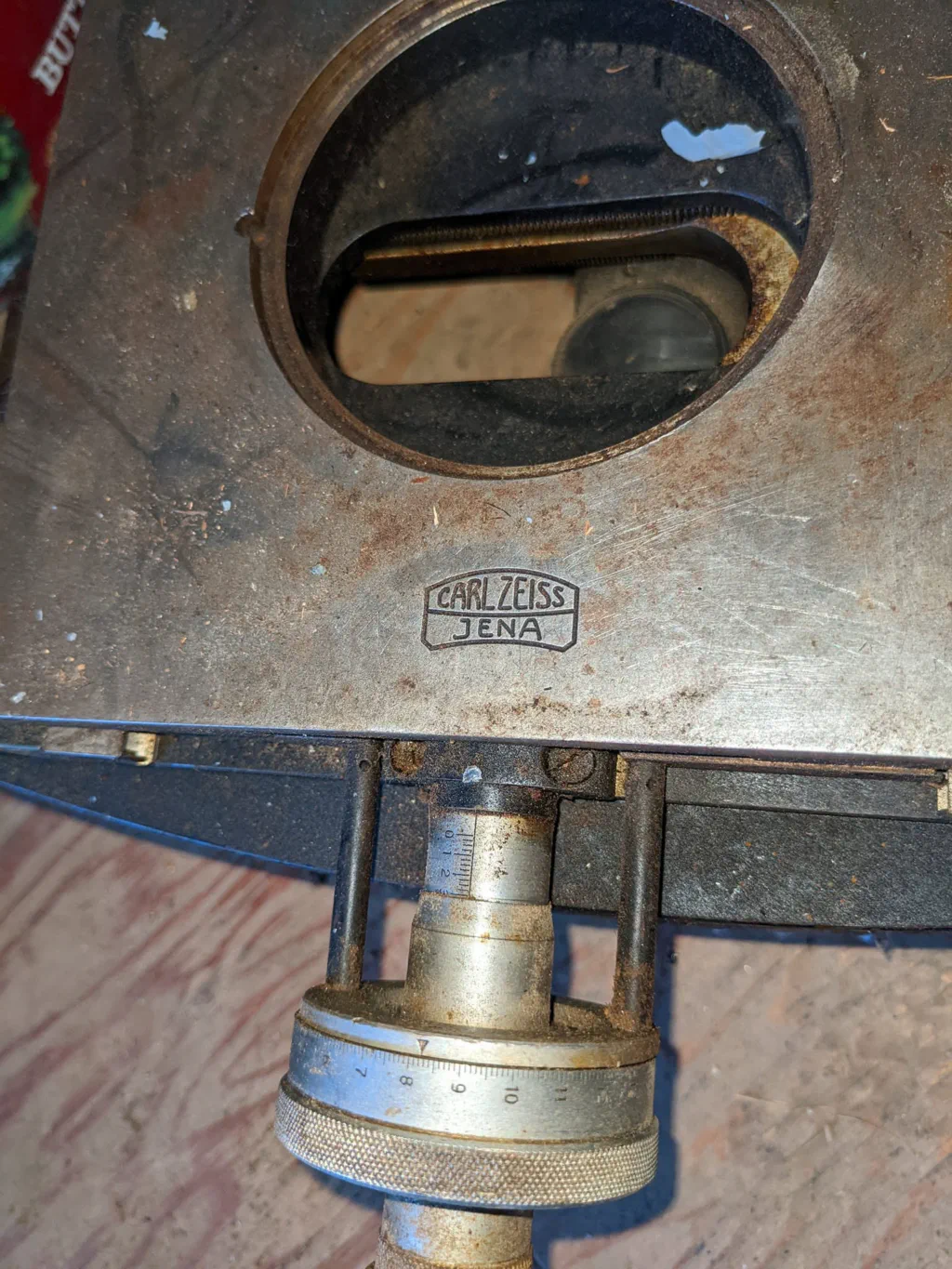 A rusty coordinate table of a microscope with the Zeiss logo
